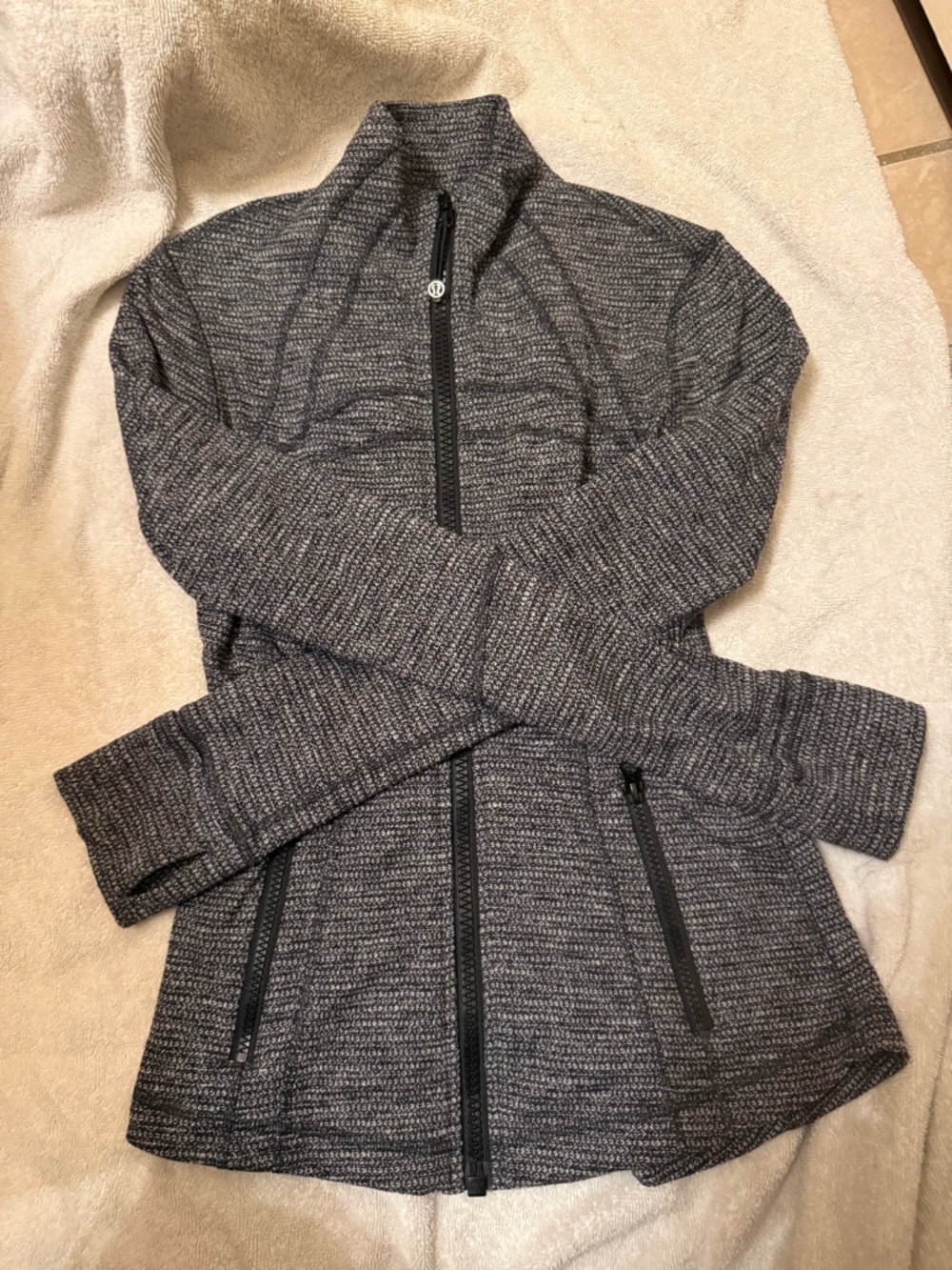 lululemon athletics size 4 defined jacket